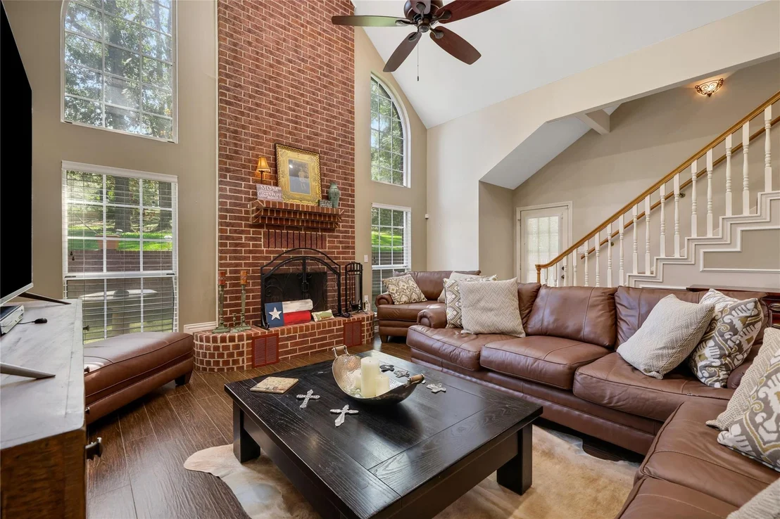Photo of 220 Lake Oaks Boulevard