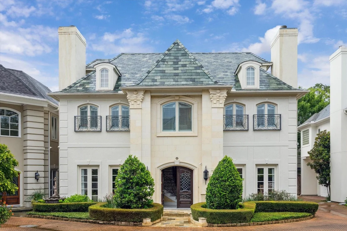 Photo of 33 W Oak Drive