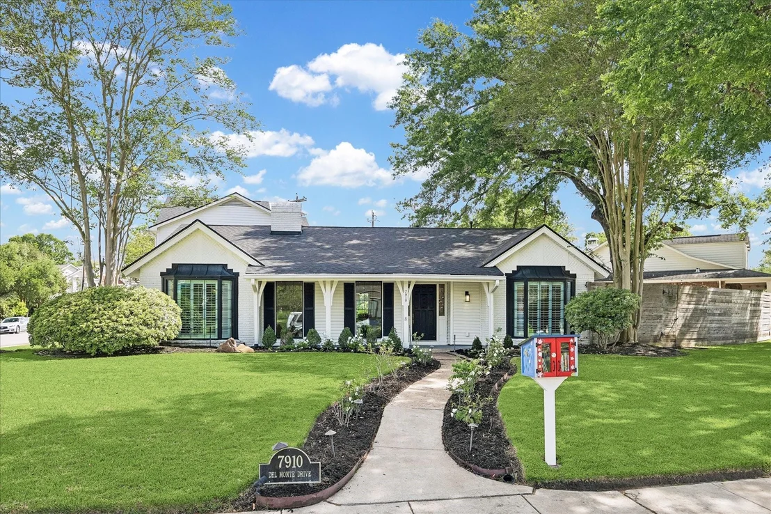 Photo of 7910 Del Monte Drive