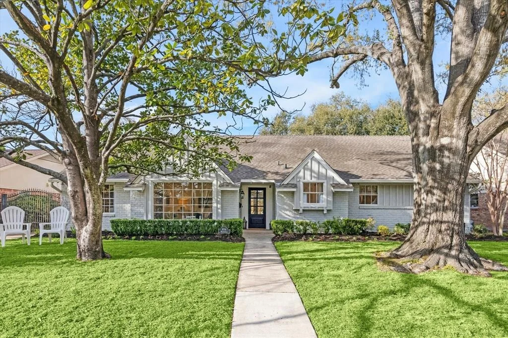 Photo of 8014 Meadowbriar Lane
