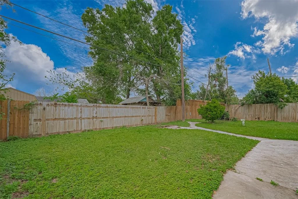 Photo of 7333 Lakehurst Drive