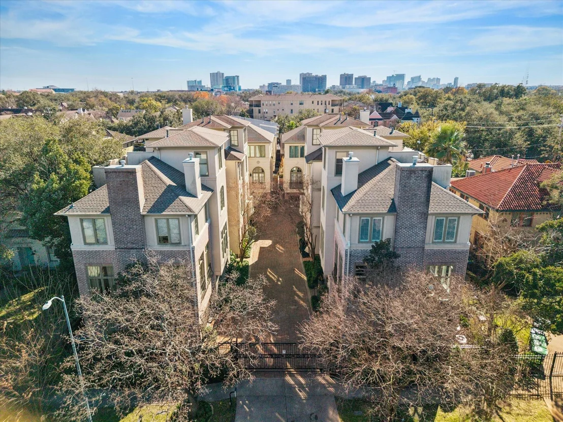 Photo of 531 Lovett Boulevard