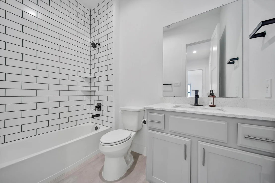 Photo of 115 Oak Estates Drive
