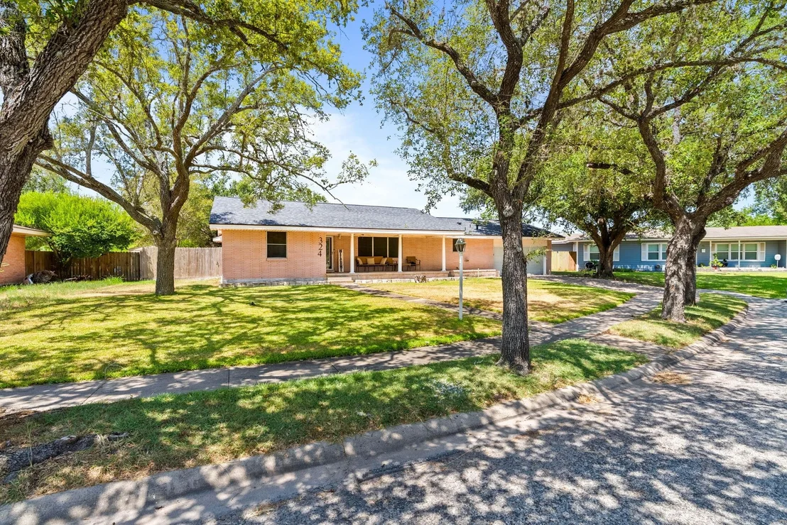 Photo of 324 Woodlawn Street