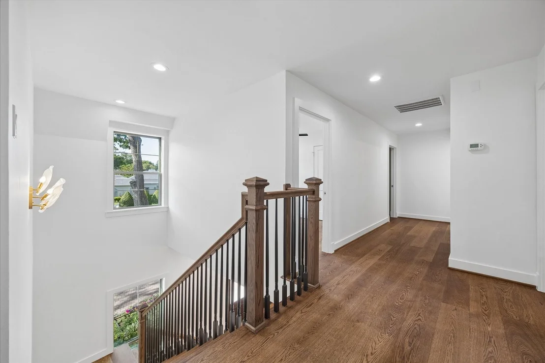 Photo of 620 Stoneleigh Drive