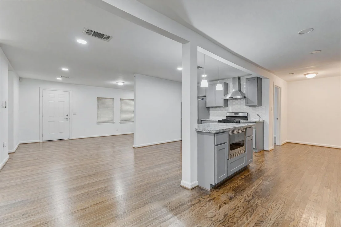Photo of 907 Whitaker Avenue