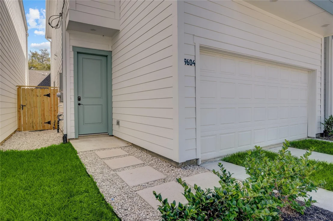 Photo of 9614 Burden Street
