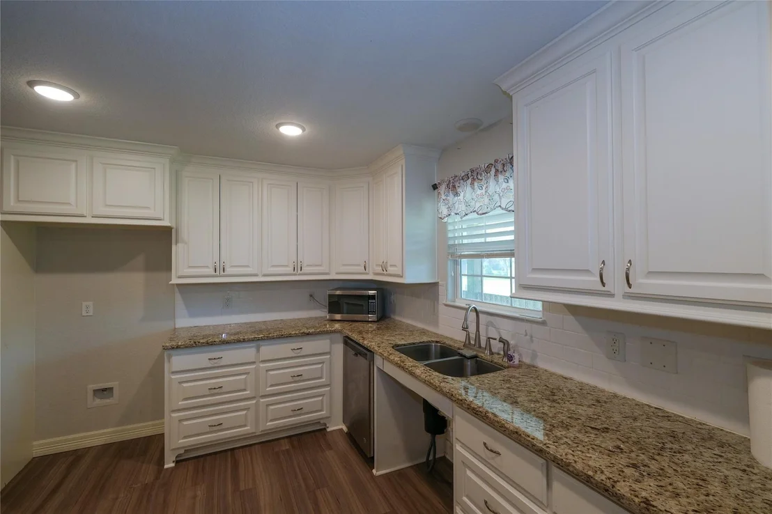 Photo of 915 Live Oak Drive