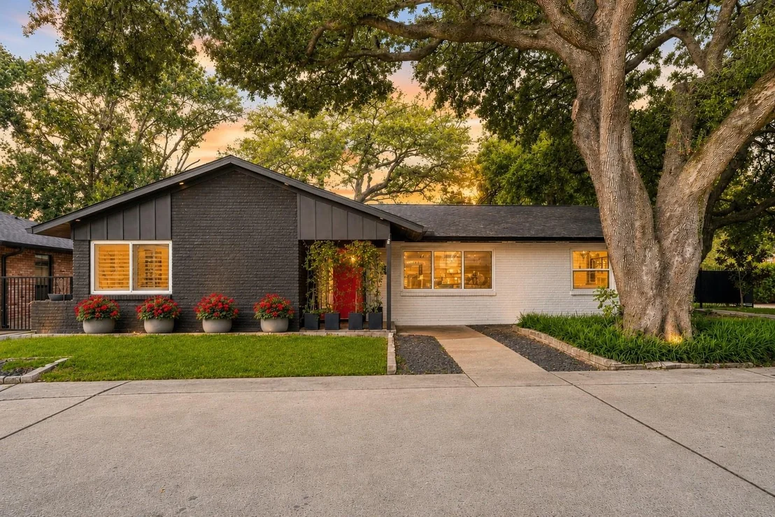 Photo of 2302 Chimney Rock Road