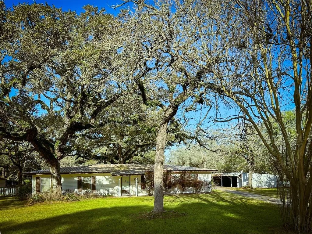 Photo of 206 Oak Cluster Drive