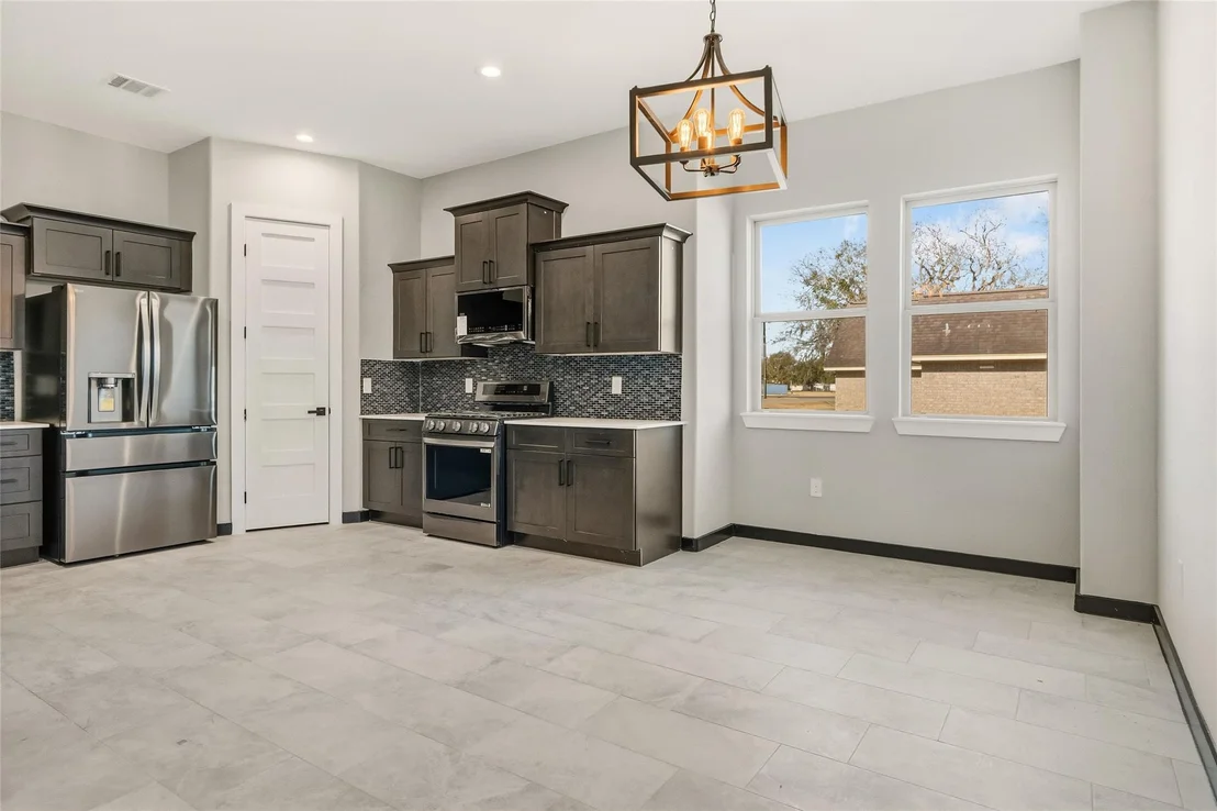 Photo of 208 Silverleaf Street