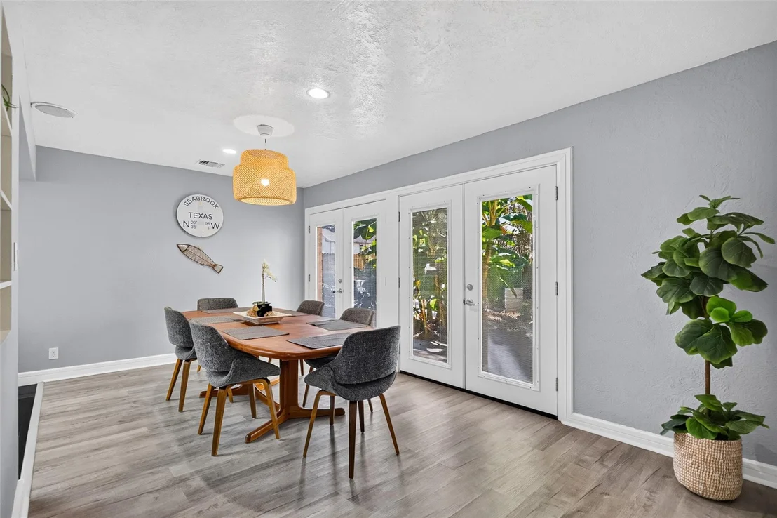 Photo of 1003 Villa Court Drive