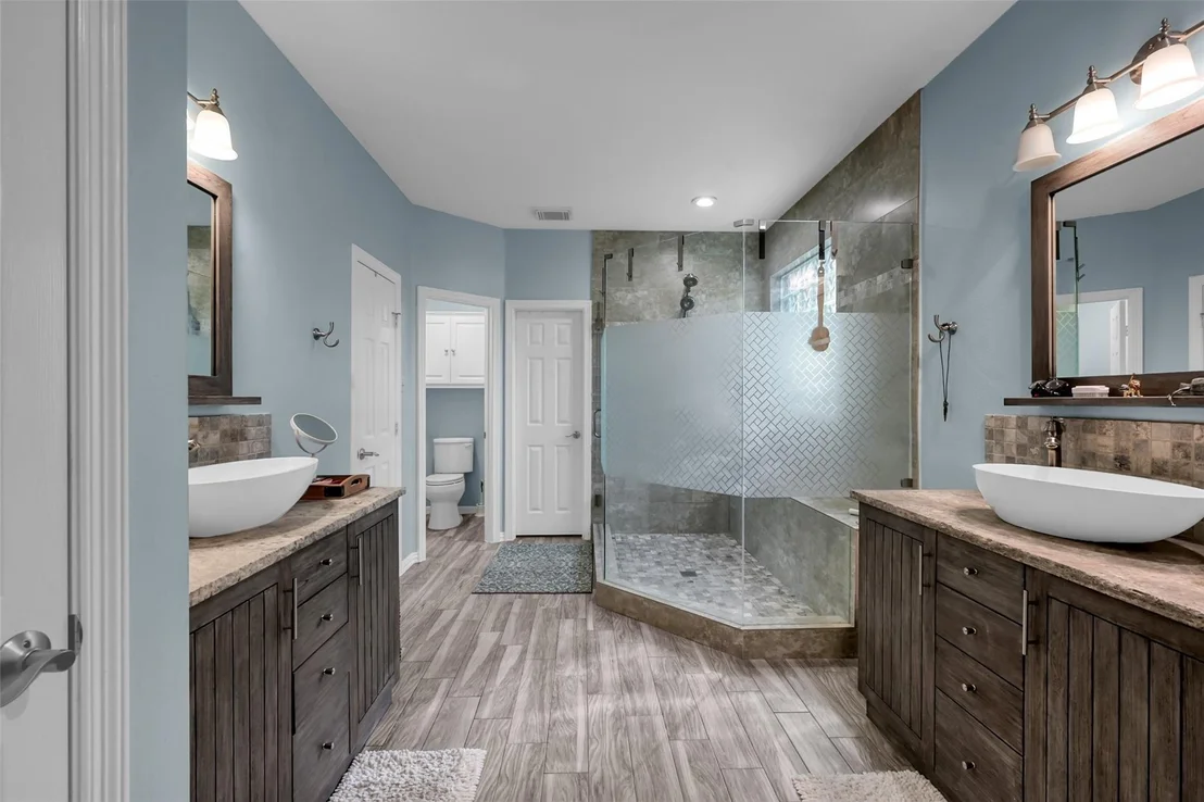 Photo of 143 S Goldenvine Circle