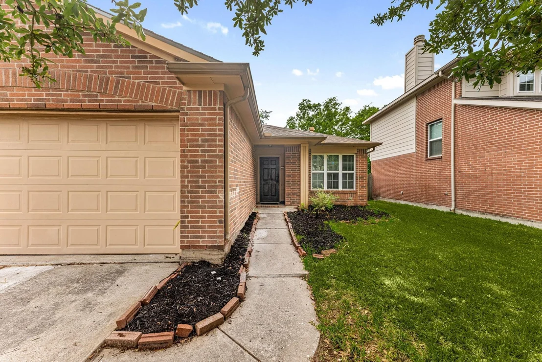 Photo of 17739 Barton Point Lane