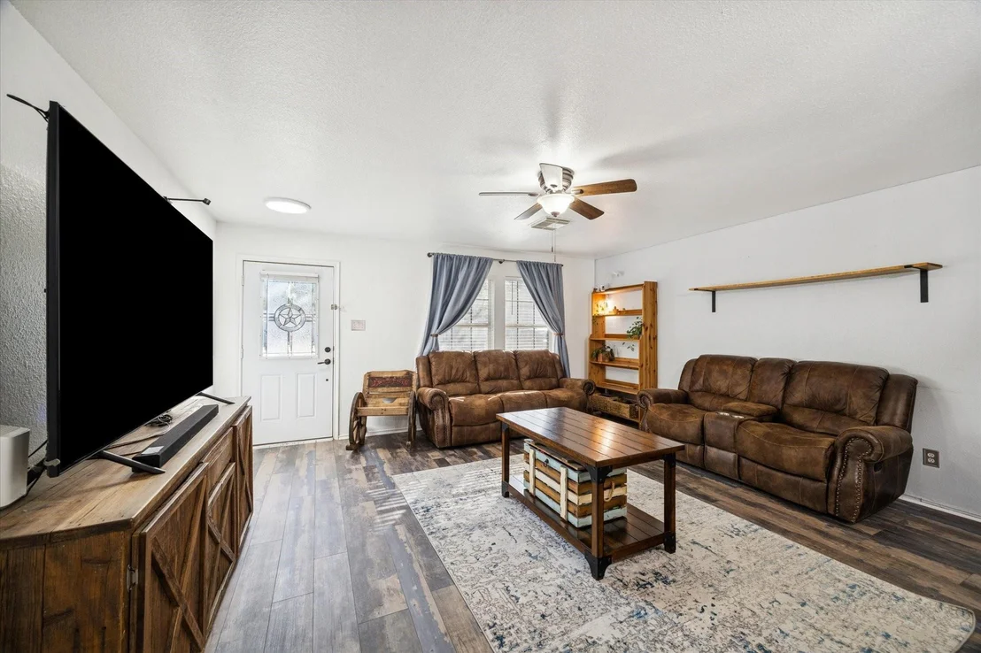Photo of 8435 Broadleaf Avenue