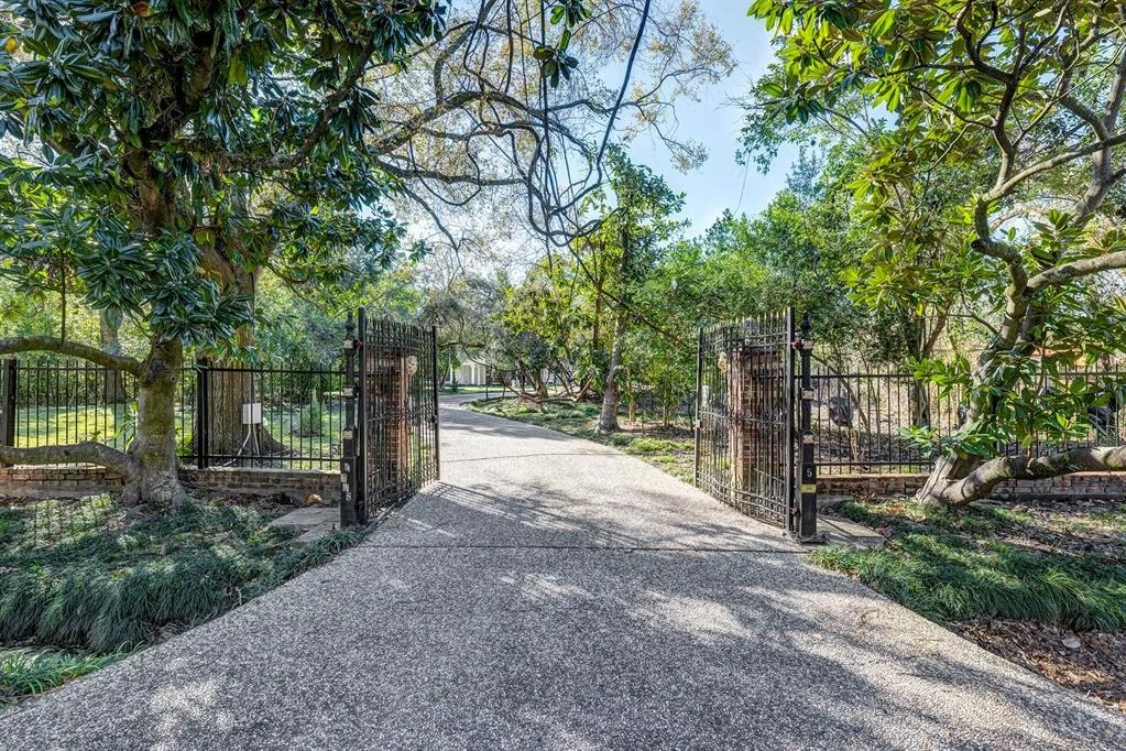 Photo of 5 E Rivercrest Drive