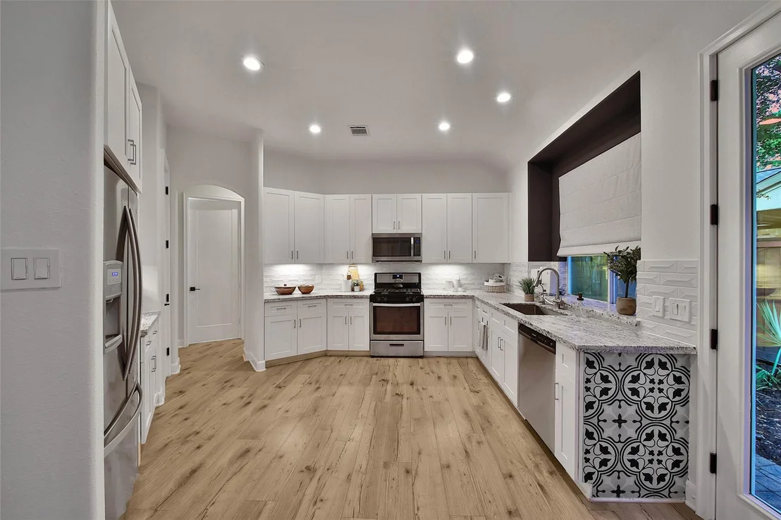 Photo of 1302 Avon Way
