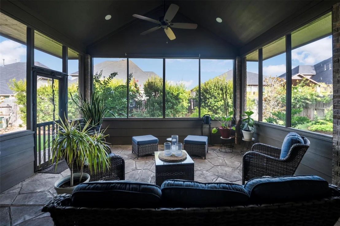 Photo of 915 Falcon Hollow Lane