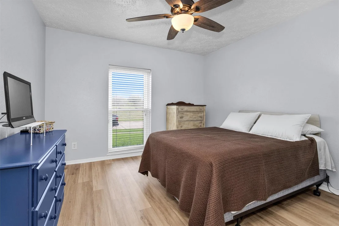 Photo of 8422 Oakhaven Road