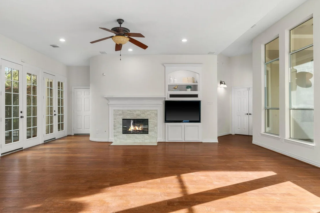 Photo of 187 E Lansdowne Circle