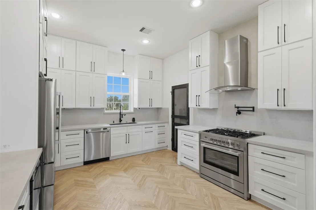 Photo of 8518 Lofty Pines