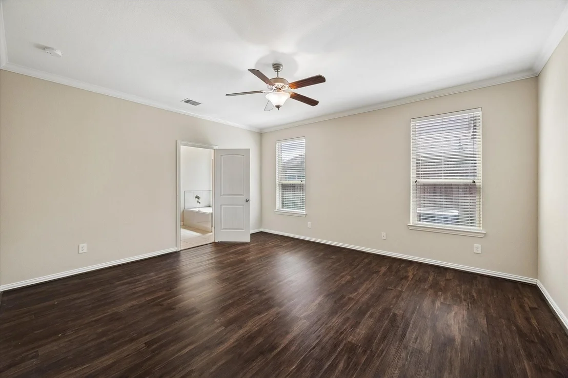 Photo of 660 Oak Circle Drive E