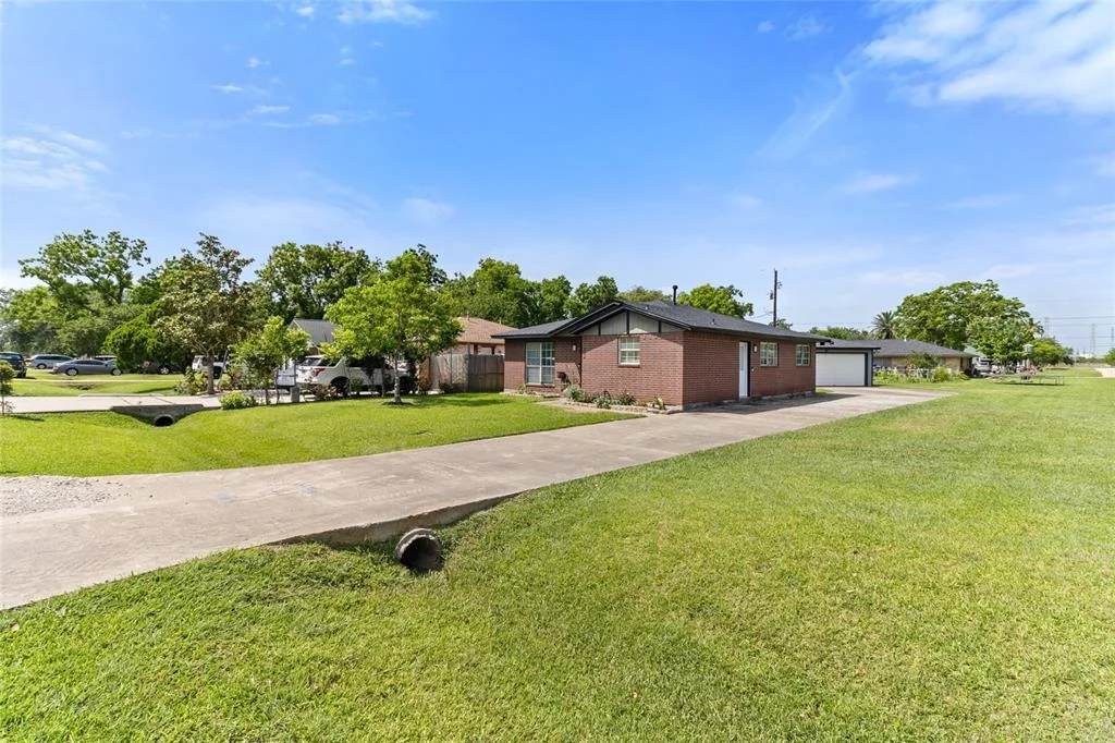 Photo of 1504 N Avenue Q