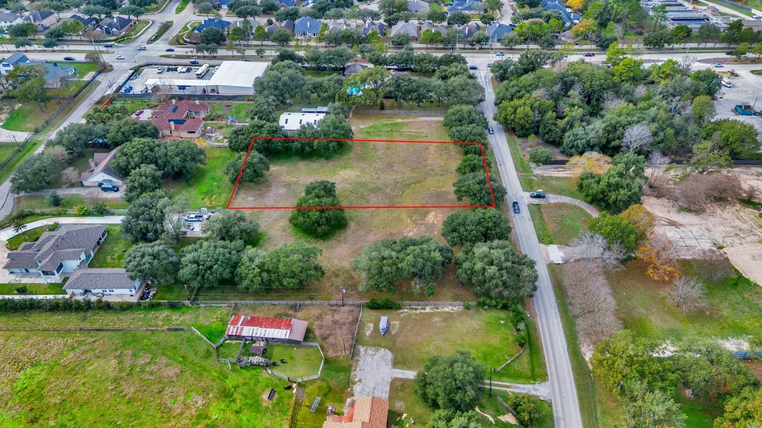 Photo of 17701 Queenslake