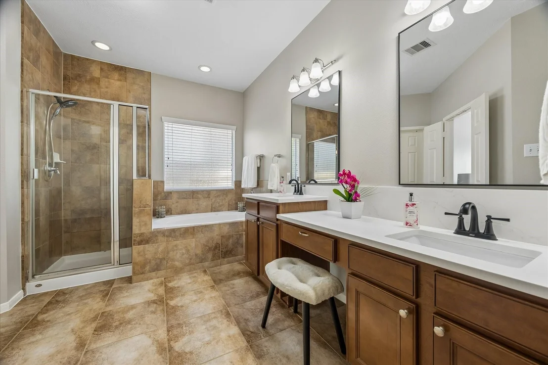 Photo of 14307 Lakepointe Bend Lane