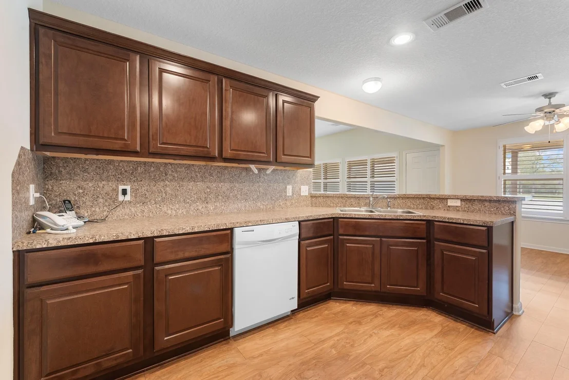 Photo of 1635 Lakeview Drive