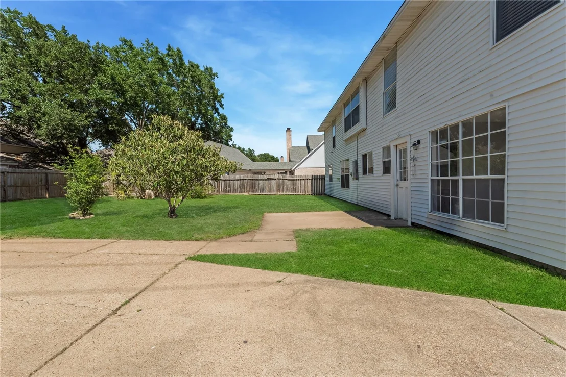 Photo of 18318 Oakhampton Drive