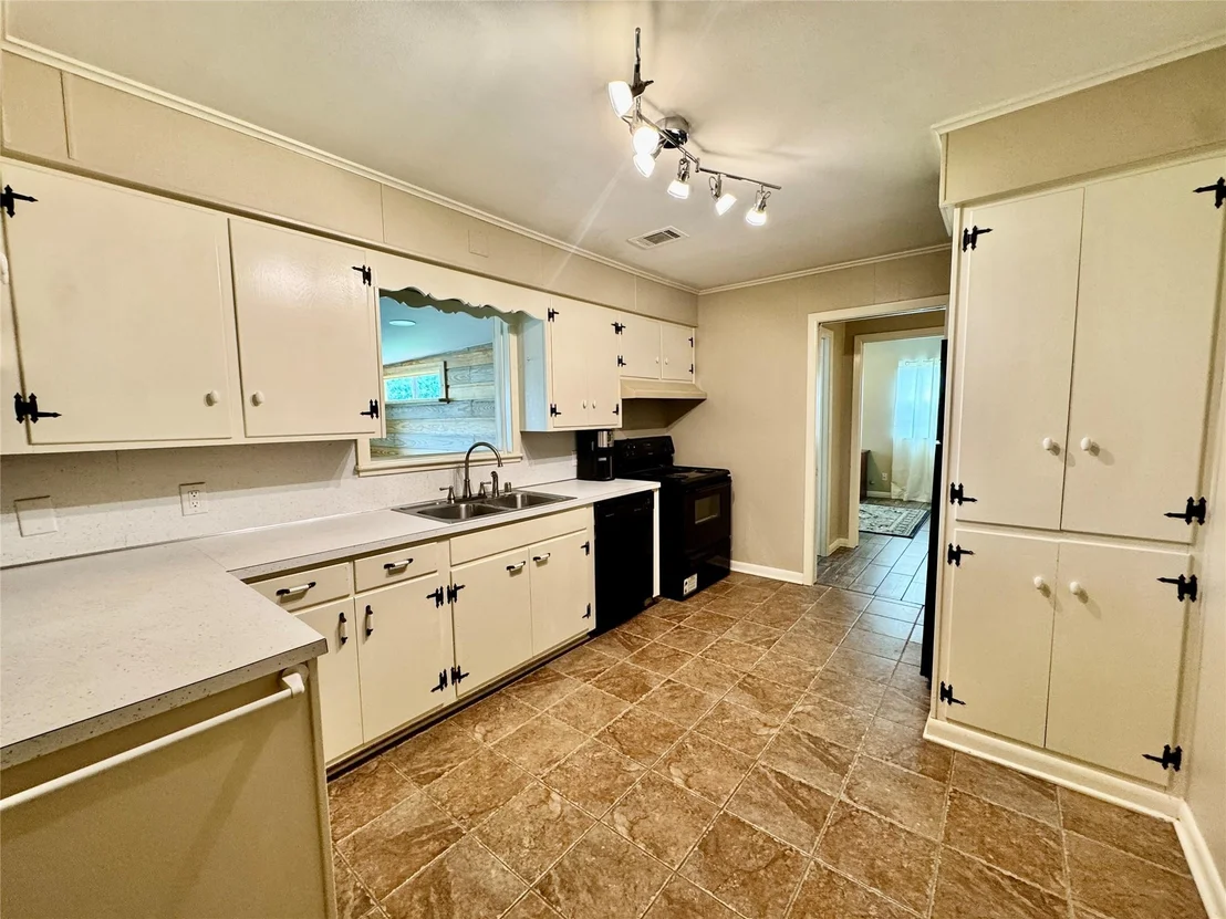 Photo of 5050 Swallow Drive