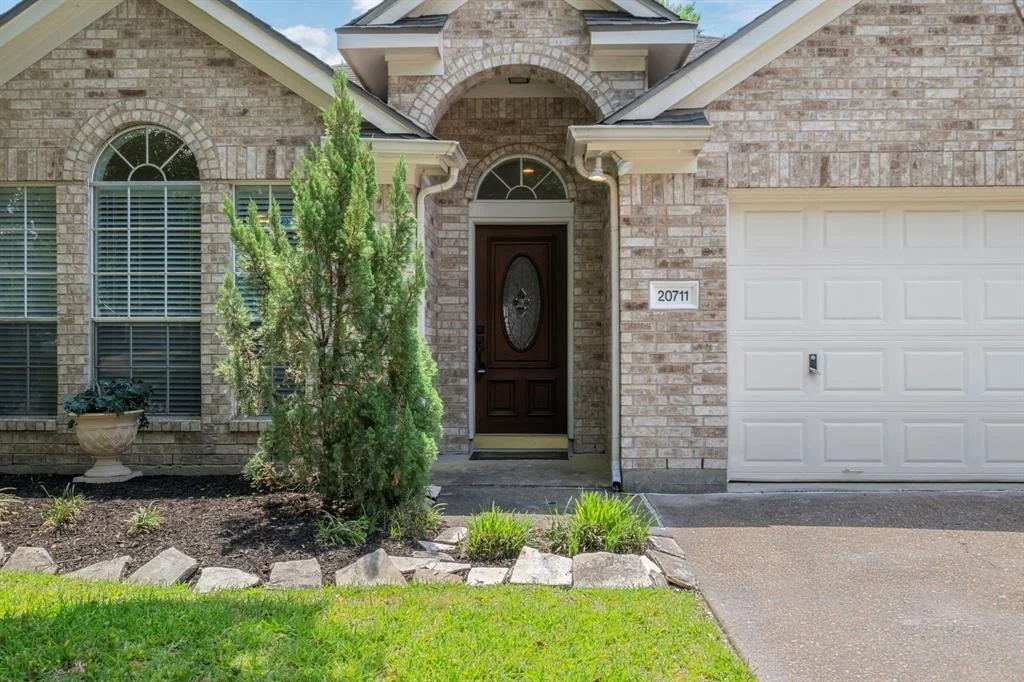 Photo of 20711 Medallion Pointe Drive