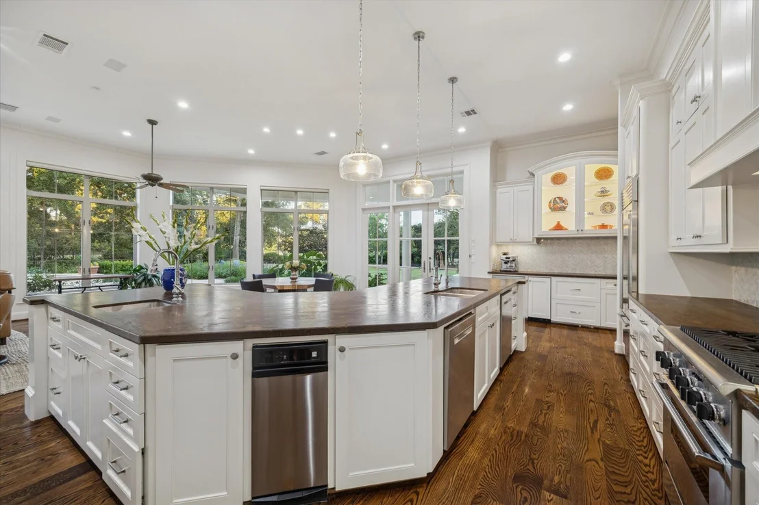 Photo of 47 N Regent Oak