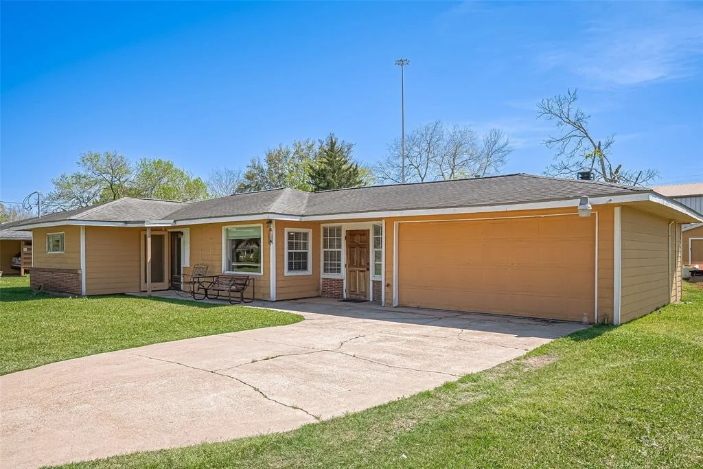 Photo of 230 Grammar Road