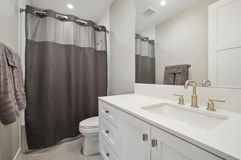 Photo of 2535 White Oak Drive