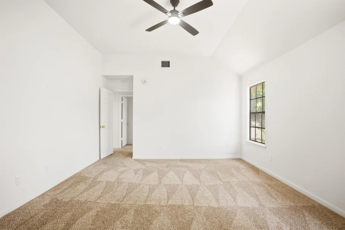 Photo of 18319 Oakhampton Drive