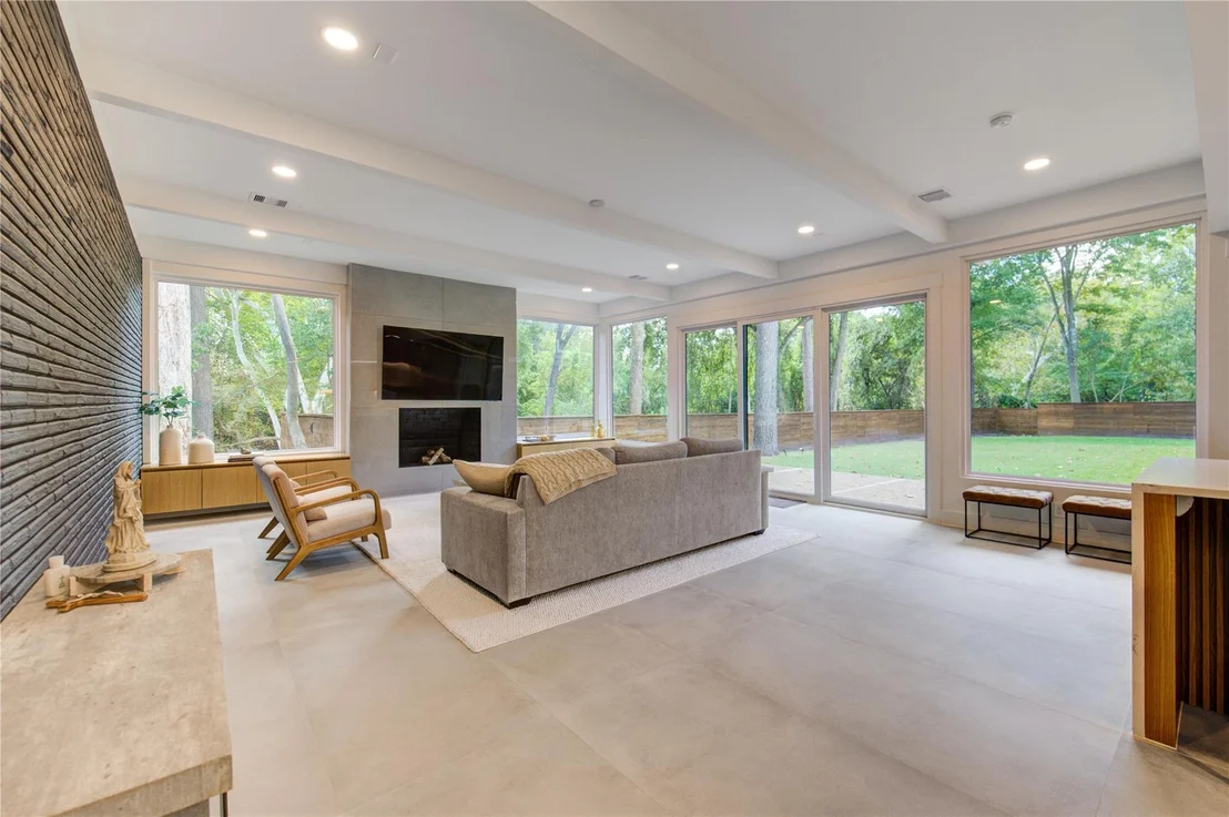 Photo of 303 Isolde Drive
