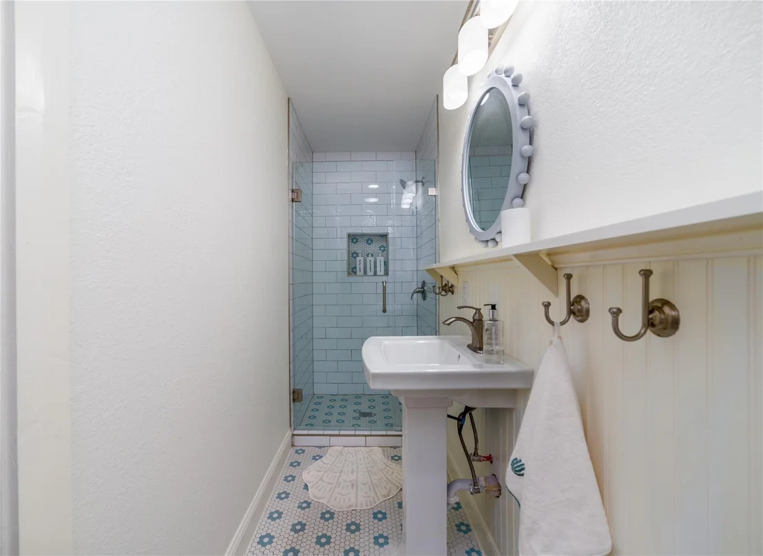 Photo of 708 Dolphin Dr