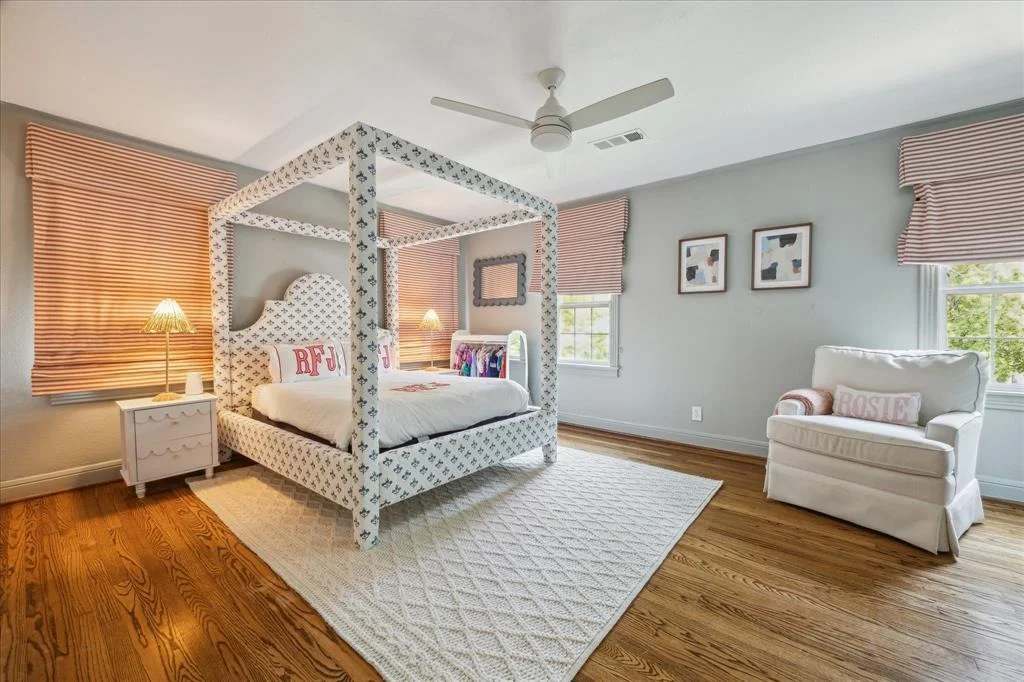 Photo of 2618 Sunset Boulevard