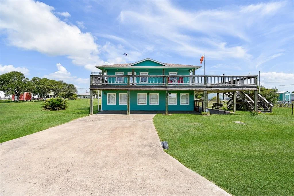 Photo of 1039 Bayview Drive