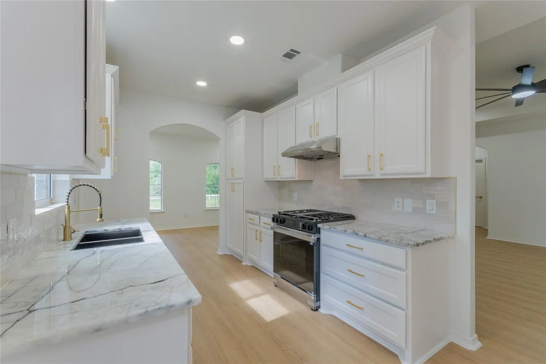 Photo of 1608 Southern Oaks Drive
