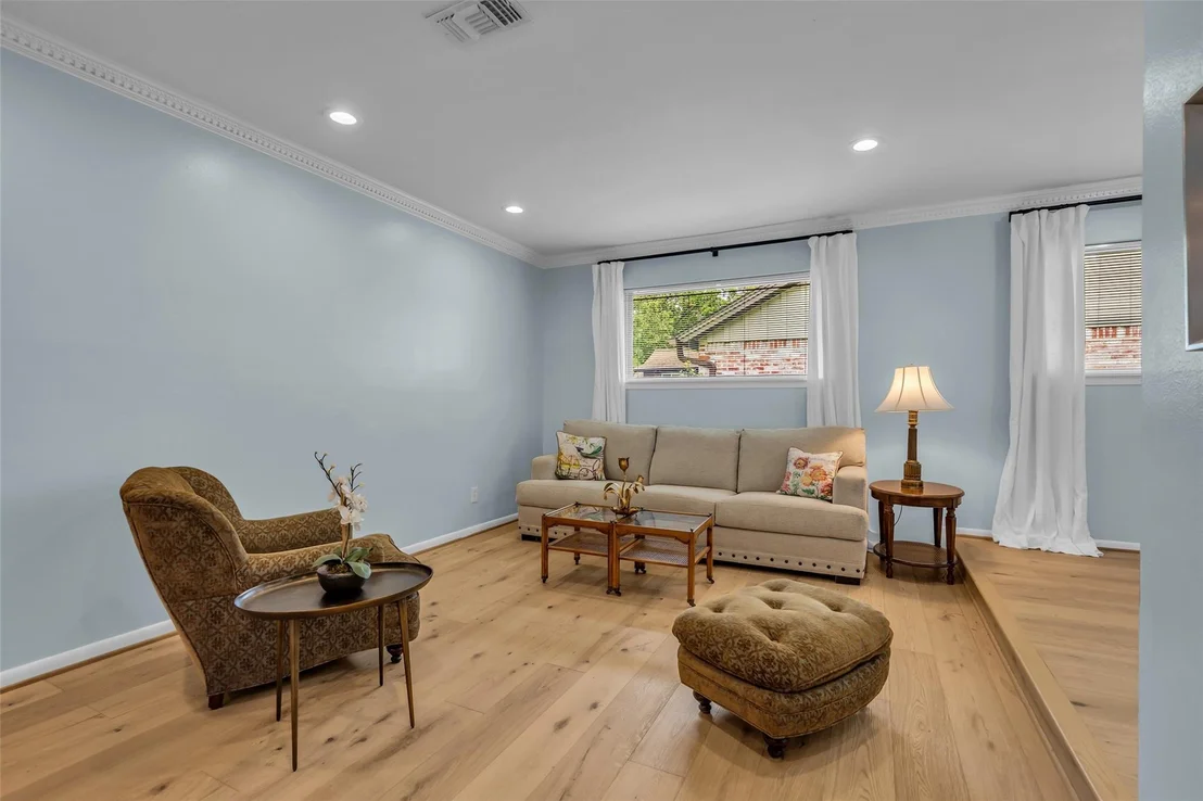 Photo of 10127 Hazelhurst Drive