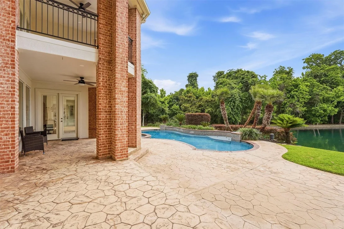 Photo of 5002 Regency Drive