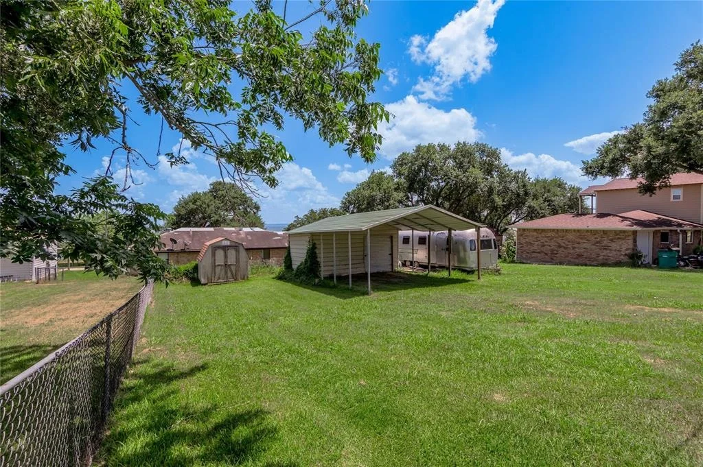 Photo of 100 W Lakeview Drive
