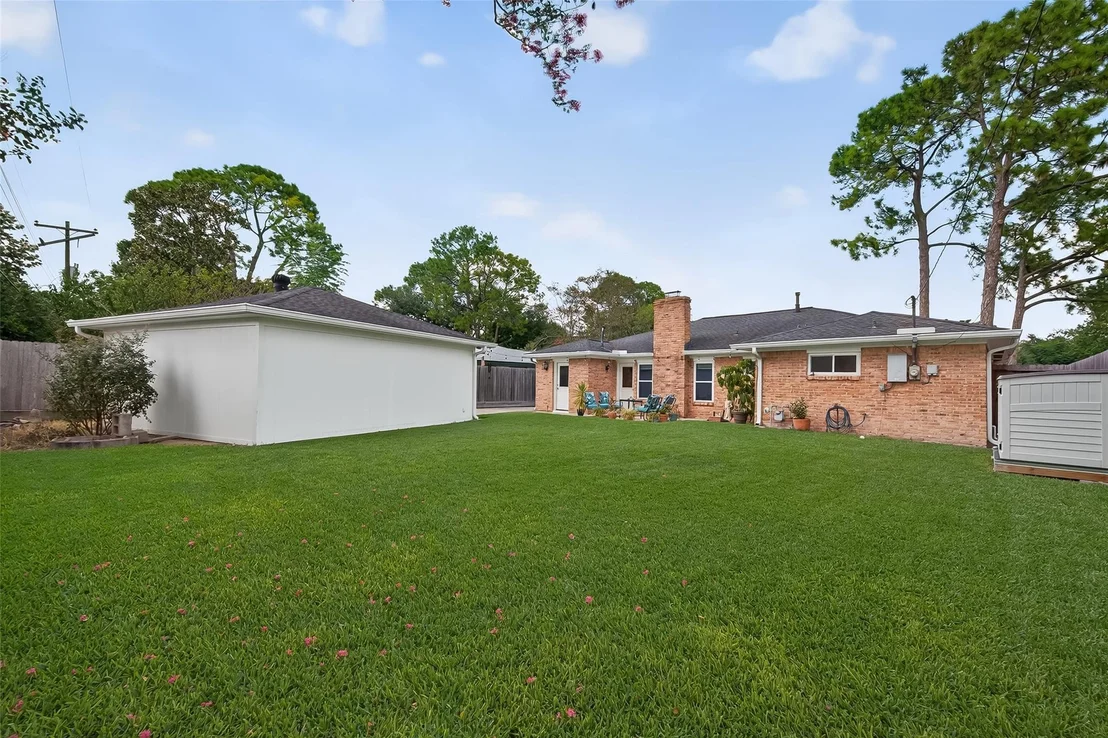 Photo of 9327 Meadowcroft Drive