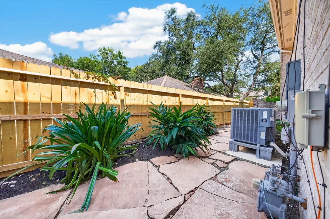 Photo of 1003 Villa Court Drive