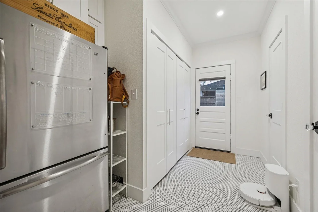Photo of 1135 Walling Street