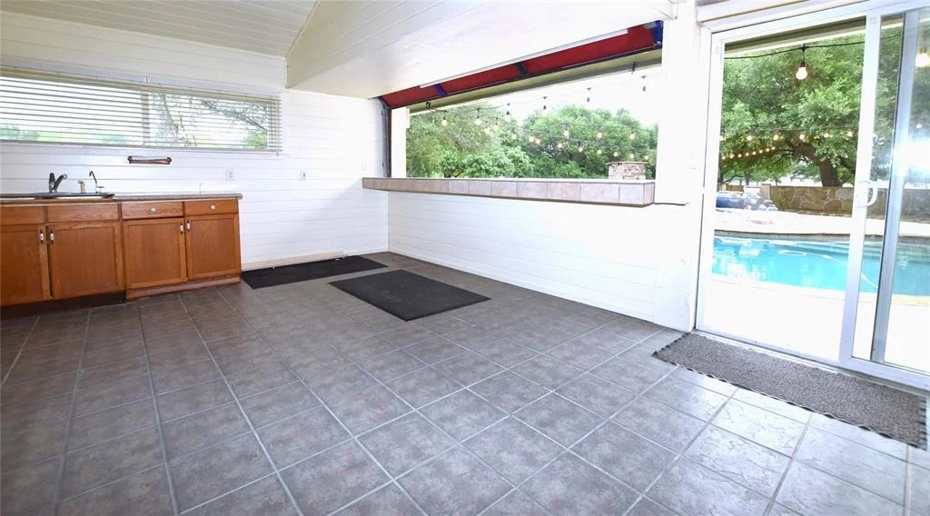 Photo of 11008 Hillside Drive
