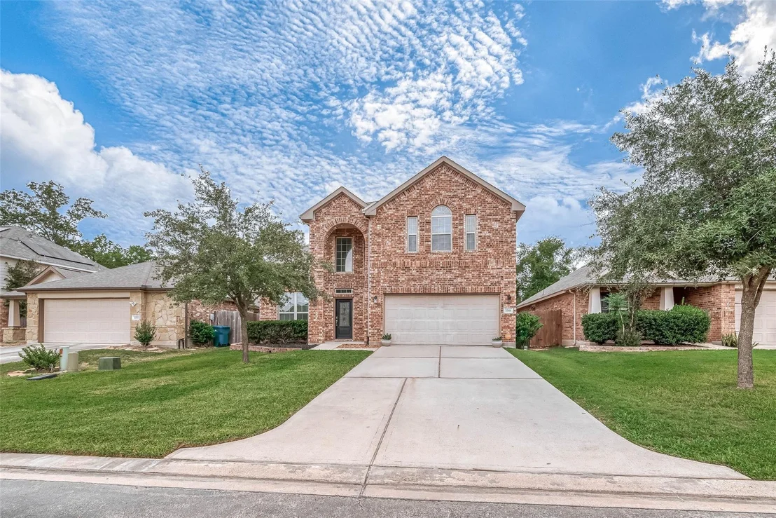 Photo of 2261 Oak Circle Drive N